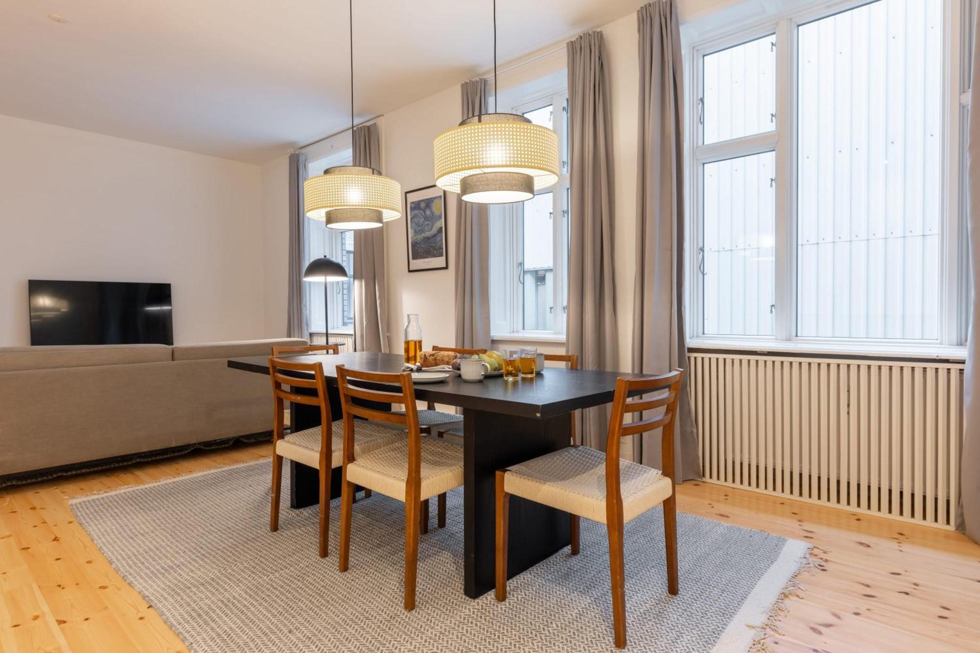Stunning 5 Bedroom Flat By The Lakes *